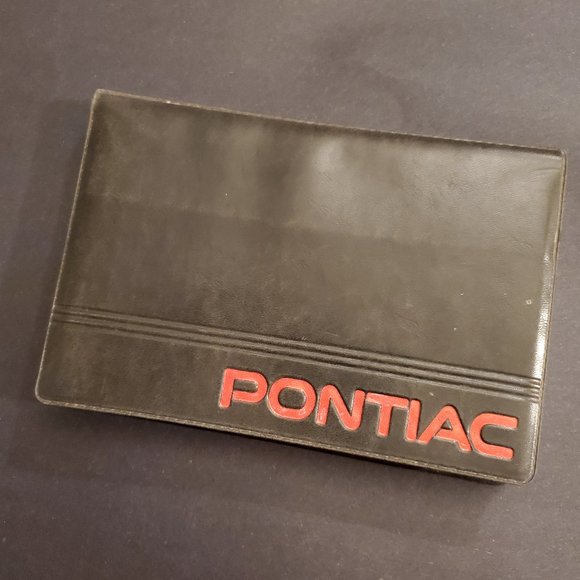 Pontiac 2001 Grand Prix Owner's Manual with Black Cover Protector - Picture 2 of 3